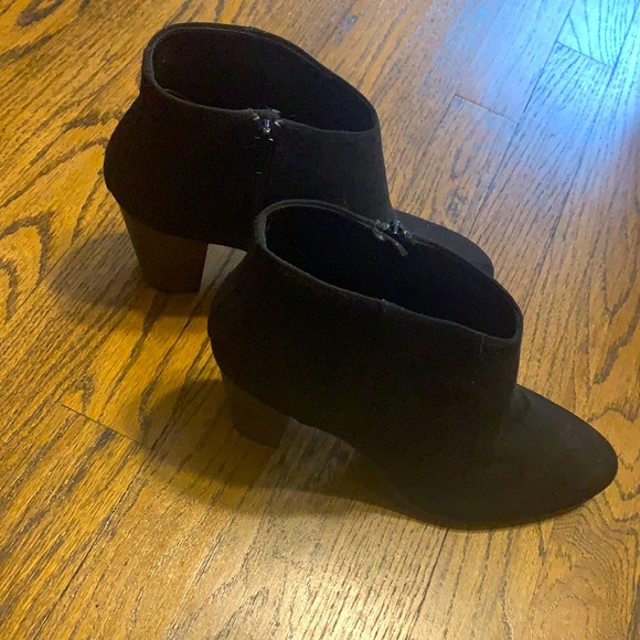 Old Navy Black Heeled Boots sized 9, worn once or twice - Picture 1 of 5